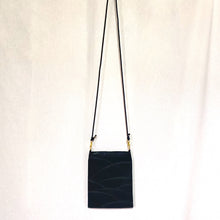 画像をギャラリービューアに読み込む, obi サコッシュ『黒×芝草模様』