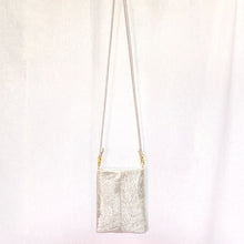 画像をギャラリービューアに読み込む, obi サコッシュ『シルバー×孔雀羽』