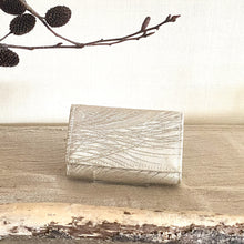 画像をギャラリービューアに読み込む, obiミニ財布『シルバー×孔雀羽』
