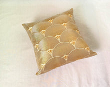 画像をギャラリービューアに読み込む, obiクッション『ゴールド×青海波』