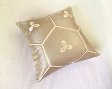 画像をギャラリービューアに読み込む, obiクッション『シルバー×亀甲』